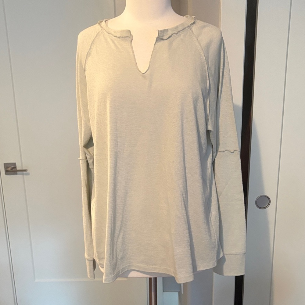 Doe & Rae Light sage green Long Sleeve Top NWOT Sz 1x